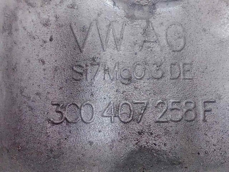 Recambio de mangueta delantera derecha para volkswagen passat berlina (3c2) 2.0 tdi referencia OEM IAM 3C0407258F  