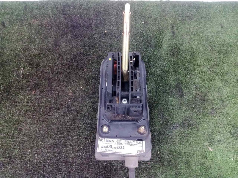 Recambio de palanca cambio para seat ibiza (6l1) 1.4 16v referencia OEM IAM 6Q0713023A AUTOMATICA 