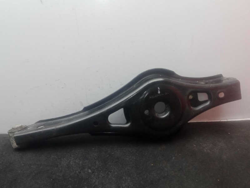 Recambio de brazo suspension inferior trasero izquierdo para omoda 5 1.6 tgdi referencia OEM IAM 202002546AA  