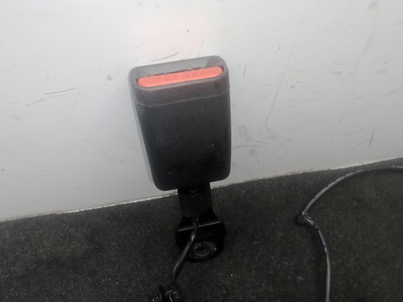 Recambio de enganche cinturon delantero derecho para omoda 5 1.6 tgdi referencia OEM IAM 406000563AA  