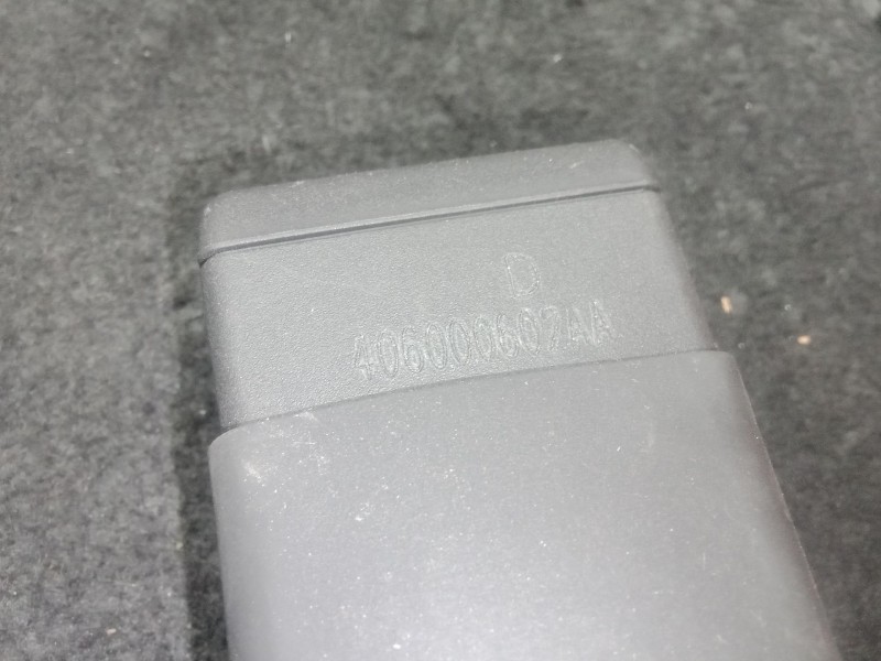 Recambio de enganche cinturon trasero central para omoda 5 1.6 tgdi referencia OEM IAM 406000602AA  