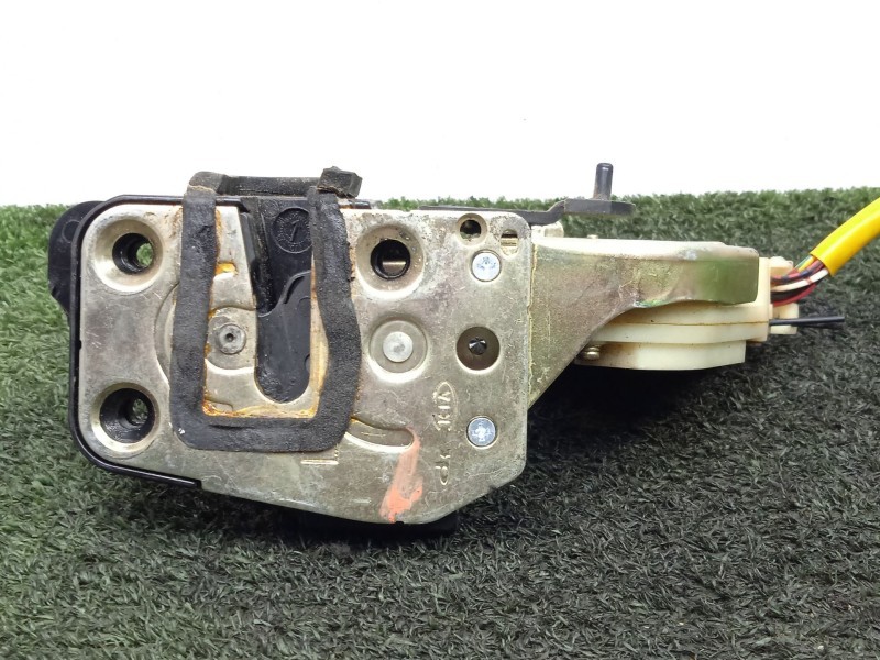Recambio de cerradura puerta trasera izquierda para kia sorento 2.5 crdi cat referencia OEM IAM SIN REFERENCIA  