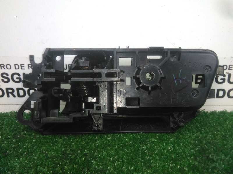 Recambio de maneta interior delantera derecha para toyota land cruiser (j15) 3.0 turbodiesel cat referencia OEM IAM SINREFERENCI
