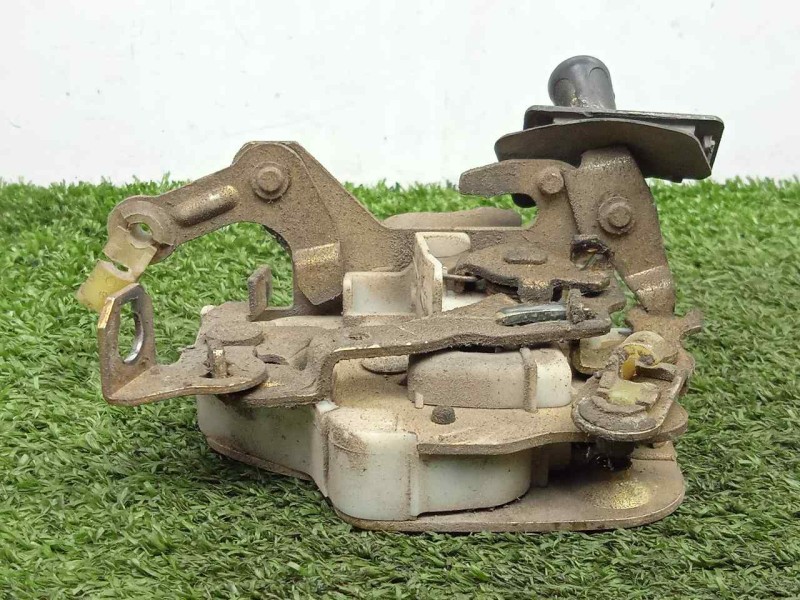 Recambio de cerradura puerta delantera derecha para nissan l - 60.095 3.9 diesel referencia OEM IAM 0130821701  