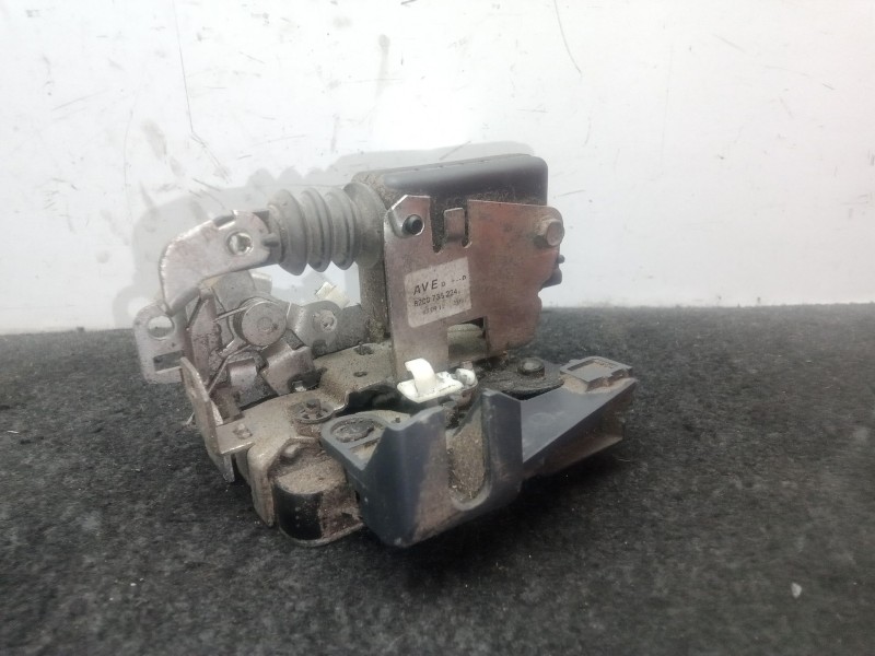 Recambio de cerradura puerta delantera derecha para dacia duster (hs_) 1.5 dci (hsaj) referencia OEM IAM 8200735224  