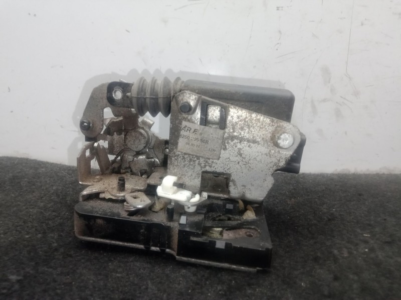 Recambio de cerradura puerta trasera derecha para dacia duster (hs_) 1.5 dci (hsaj) referencia OEM IAM 820020556R  