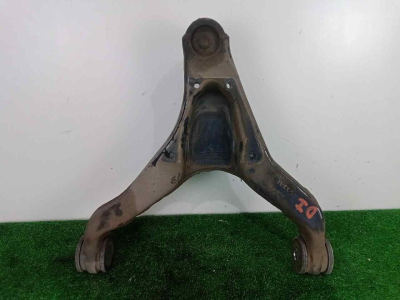 Recambio de brazo suspension inferior delantero izquierdo para iveco daily furgón 2.3 diesel referencia OEM IAM 500334717  