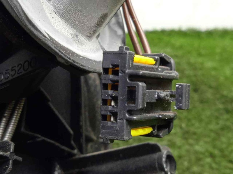 Recambio de retrovisor izquierdo para peugeot 206 berlina 1.4 hdi referencia OEM IAM SINREFERENCIA MANUAL BLANCO