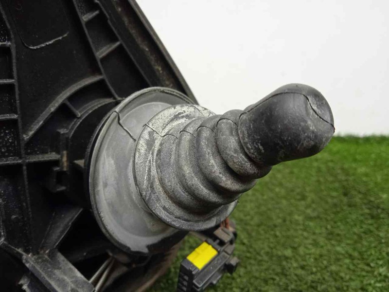 Recambio de retrovisor izquierdo para peugeot 206 berlina 1.4 hdi referencia OEM IAM SINREFERENCIA MANUAL BLANCO