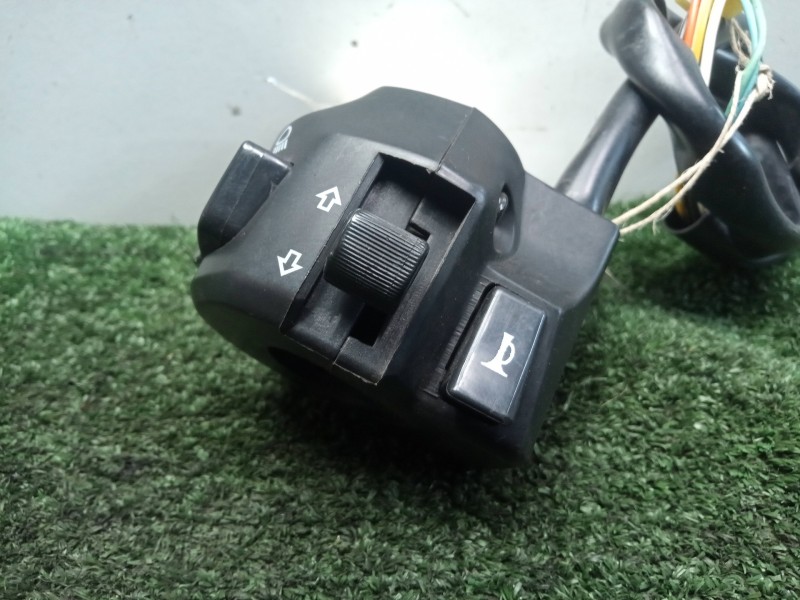 Recambio de piña izquierda para hyosung gt 650i referencia OEM IAM 37400HM8100  