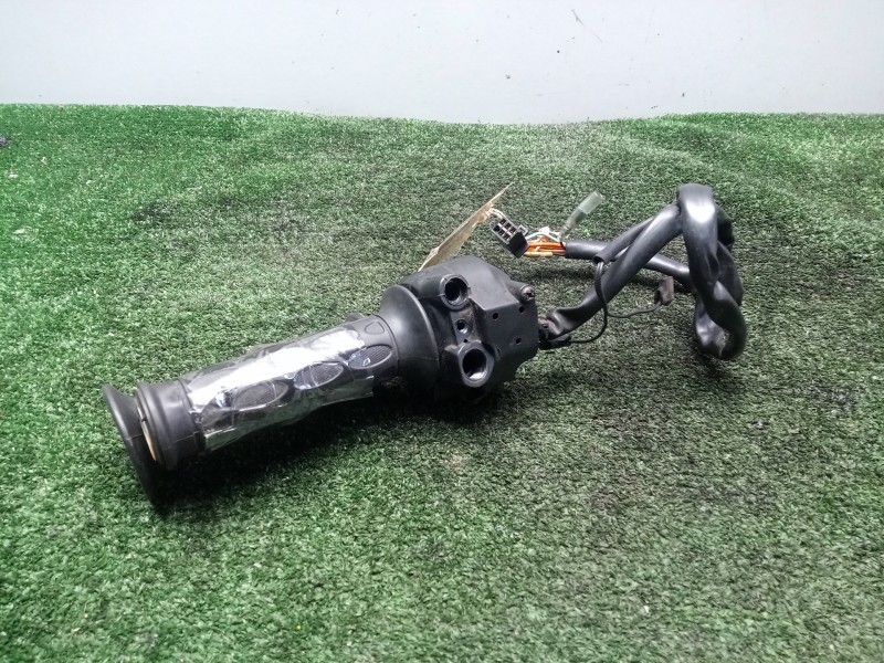 Recambio de piña derecha para hyosung gt 650i referencia OEM IAM 37200HN9100 - 57110HG5803 - 57211HG5800 AMBOS.PUÑOS 