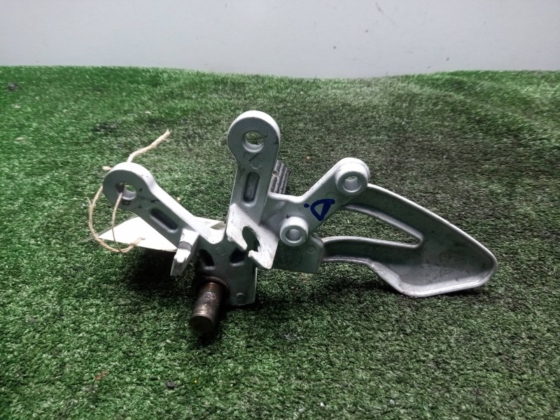 Recambio de estribo para hyosung gt 650i referencia OEM IAM 43530H9970003P  