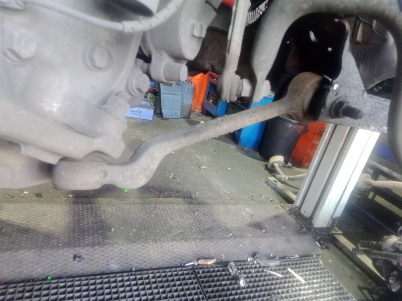 Recambio de brazo suspension inferior delantero derecho para bmw 1 (e87) 120 d referencia OEM IAM   