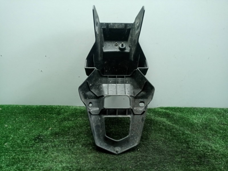 Recambio de carenado trasero para hyosung gt 650i referencia OEM IAM 63111H99700 PORTA.MATRICULAS 