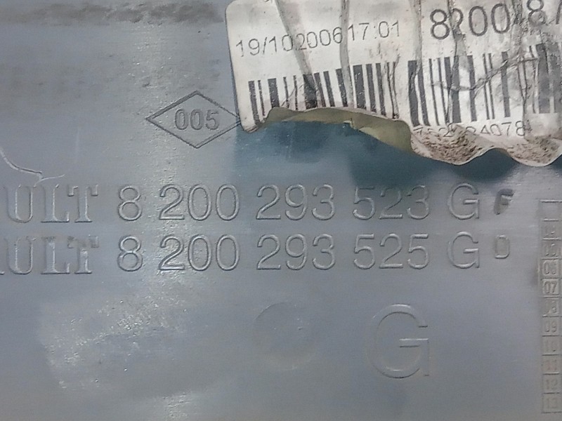 Recambio de guarnecido puerta delantera izquierda para renault clio iii 1.2 referencia OEM IAM 8200293523G - 8200293525G  