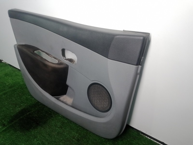 Recambio de guarnecido puerta delantera izquierda para renault clio iii 1.2 referencia OEM IAM 8200293523G - 8200293525G  