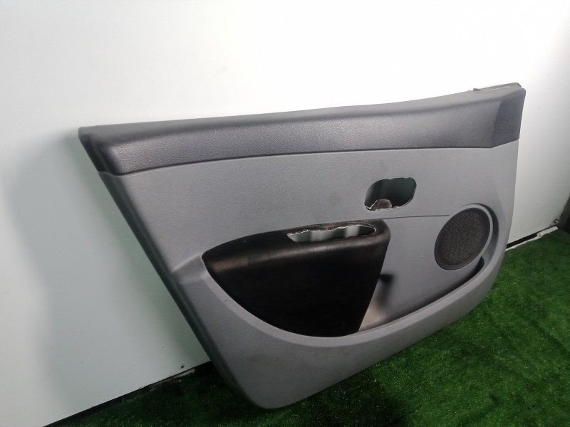 Recambio de guarnecido puerta delantera izquierda para renault clio iii 1.2 referencia OEM IAM 8200293523G - 8200293525G  