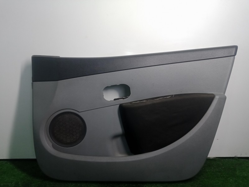 Recambio de guarnecido puerta delantera derecha para renault clio iii 1.2 referencia OEM IAM 8200293530D - 8200293533D  