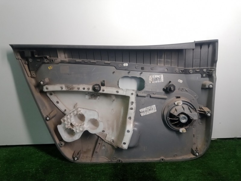 Recambio de guarnecido puerta delantera derecha para renault clio iii 1.2 referencia OEM IAM 8200293530D - 8200293533D  