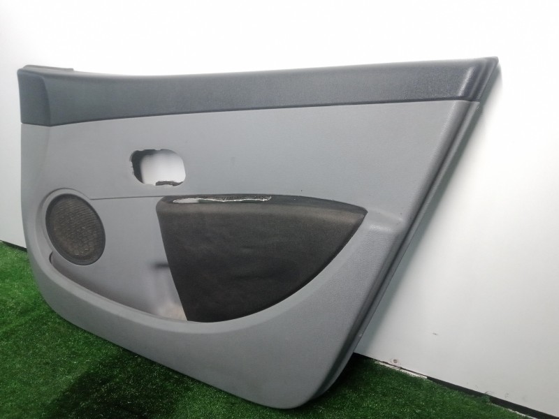 Recambio de guarnecido puerta delantera derecha para renault clio iii 1.2 referencia OEM IAM 8200293530D - 8200293533D  