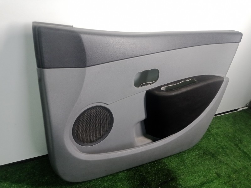 Recambio de guarnecido puerta delantera derecha para renault clio iii 1.2 referencia OEM IAM 8200293530D - 8200293533D  