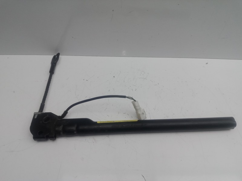 Recambio de pretensor airbag derecho para renault clio iii 1.2 referencia OEM IAM 8200454674 2.PINES 