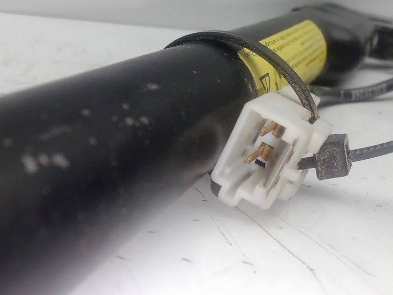 Recambio de pretensor airbag izquierdo para renault clio iii 1.2 referencia OEM IAM 8200454686 2.PINES 