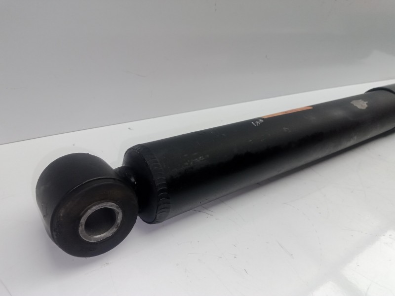 Recambio de amortiguador trasero derecho para renault clio iii 1.2 referencia OEM IAM  TRW 