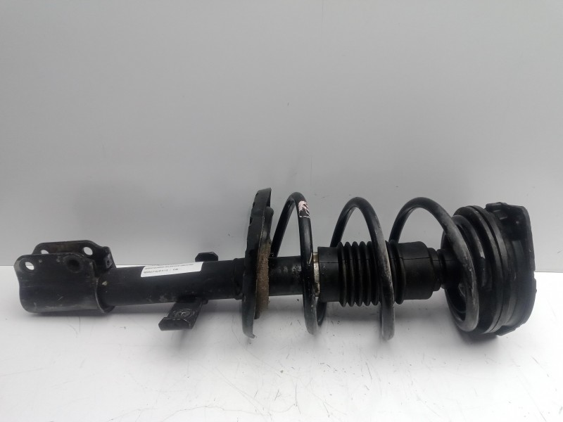 Recambio de amortiguador delantero izquierdo para renault clio iii 1.2 referencia OEM IAM 8200556694  