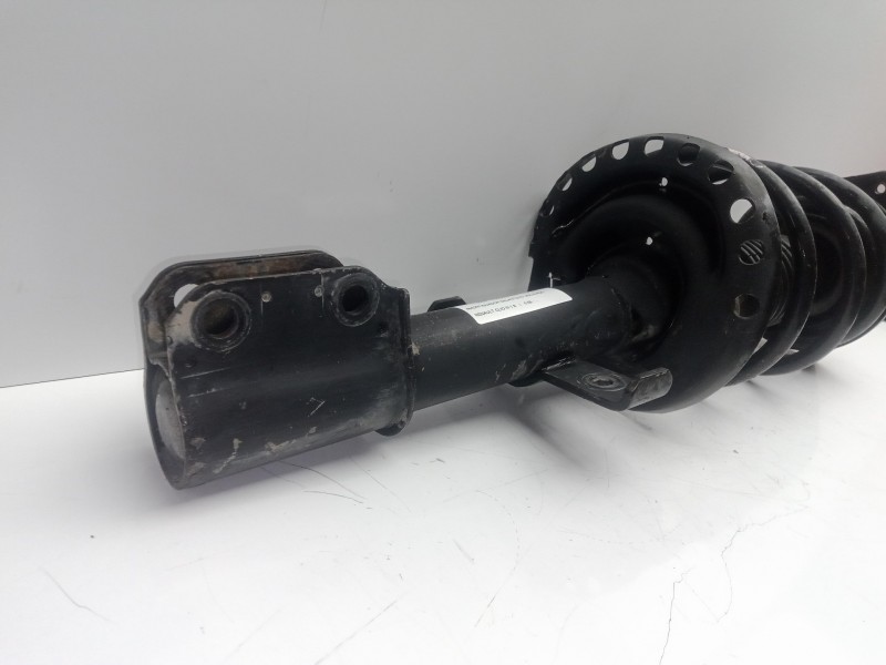Recambio de amortiguador delantero izquierdo para renault clio iii 1.2 referencia OEM IAM 8200556694  
