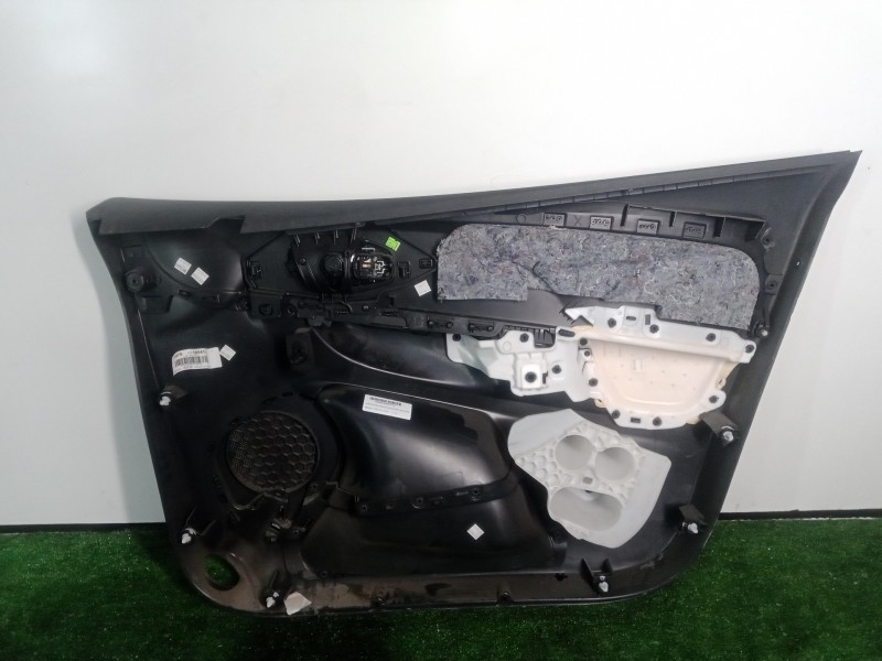 Recambio de guarnecido puerta delantera izquierda para renault clio iv 1.2 16v referencia OEM IAM 809018541R MANETA.INCLUIDA 