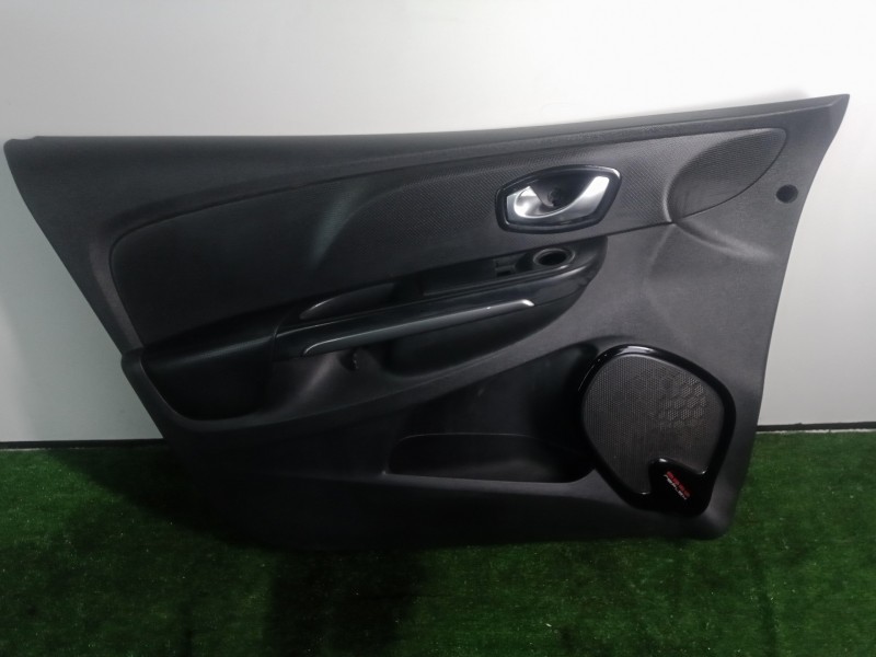 Recambio de guarnecido puerta delantera izquierda para renault clio iv 1.2 16v referencia OEM IAM 809018541R MANETA.INCLUIDA 