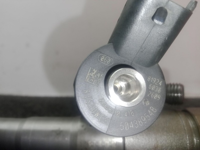 Recambio de inyector para iveco daily vi furgoneta 33s15, 35s15, 35c15 referencia OEM IAM 0445110418 - 504389548  BOSCH