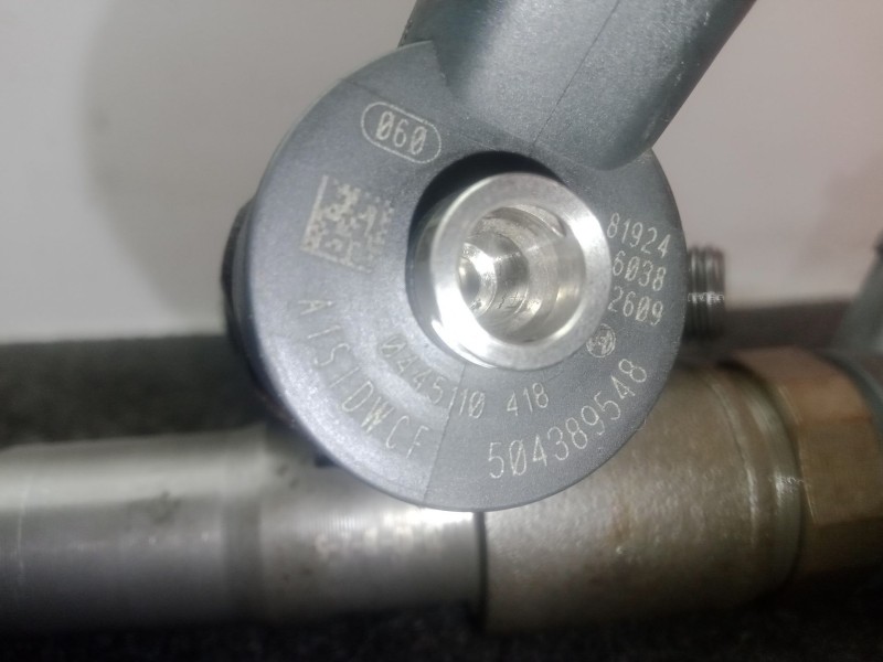 Recambio de inyector para iveco daily vi furgoneta 33s15, 35s15, 35c15 referencia OEM IAM 0445110418 - 504389548  BOSCH