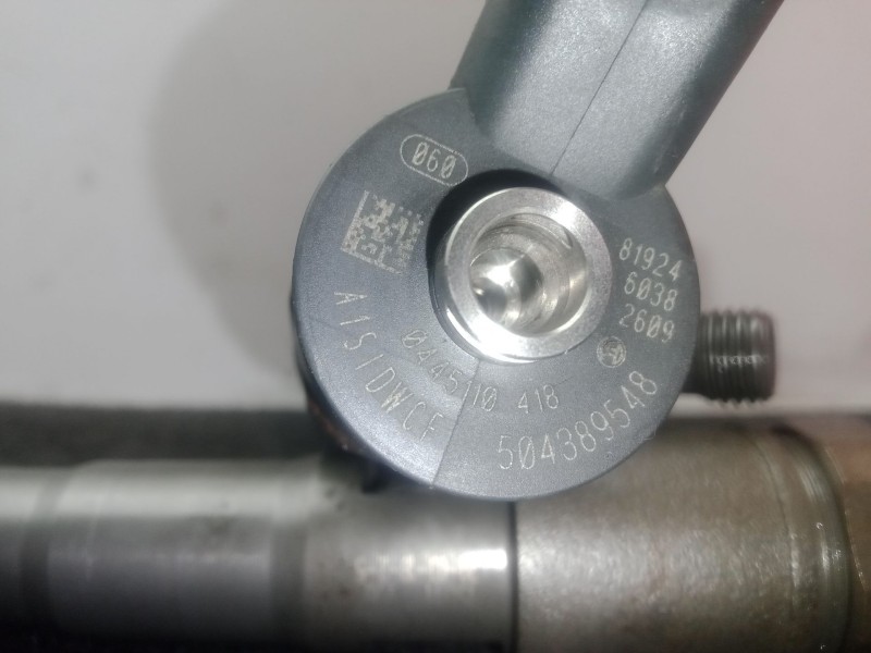 Recambio de inyector para iveco daily vi furgoneta 33s15, 35s15, 35c15 referencia OEM IAM 0445110418 - 504389548  BOSCH