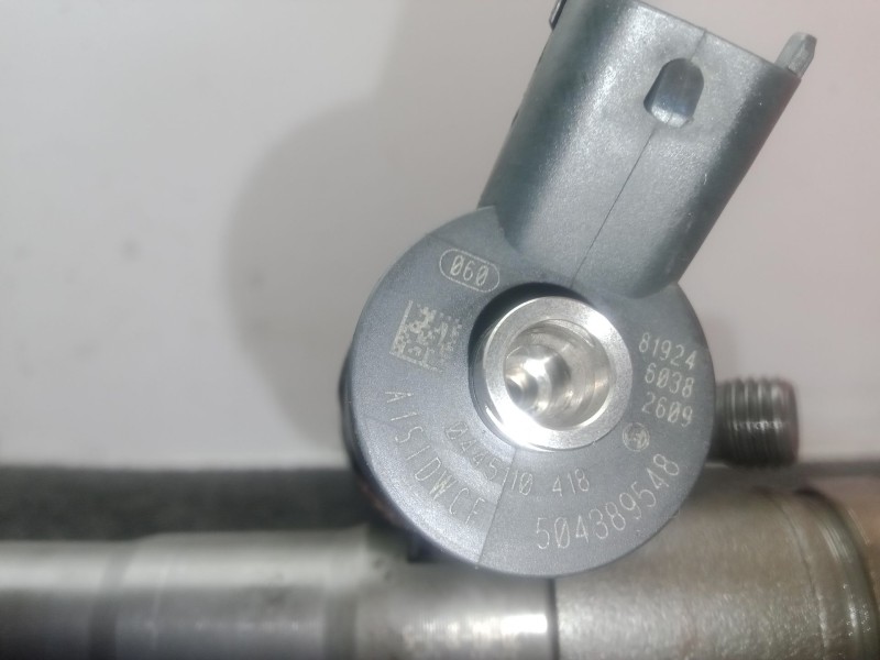 Recambio de inyector para iveco daily vi furgoneta 33s15, 35s15, 35c15 referencia OEM IAM 0445110418 - 504389548  BOSCH