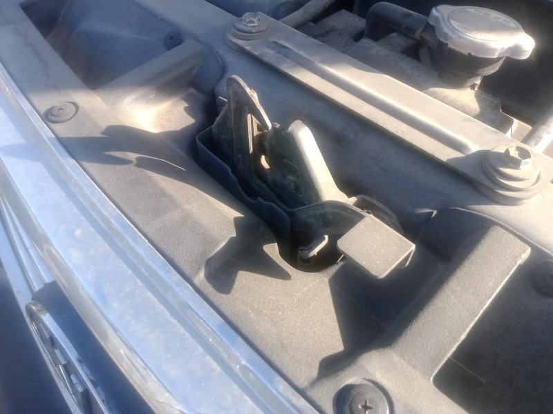 Recambio de cerradura capot para kia carens 2.0 turbodiesel cat referencia OEM IAM   