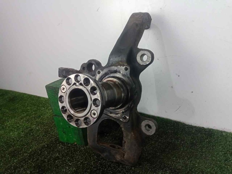 Recambio de mangueta delantera izquierda para mitsubishi galloper (hyundai) 2.5 td cat referencia OEM IAM MR112990  