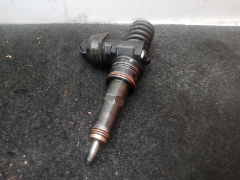 Recambio de inyector para seat ibiza iii (6l1) 1.9 tdi referencia OEM IAM 0414720039 - 038130073AL  BOSCH