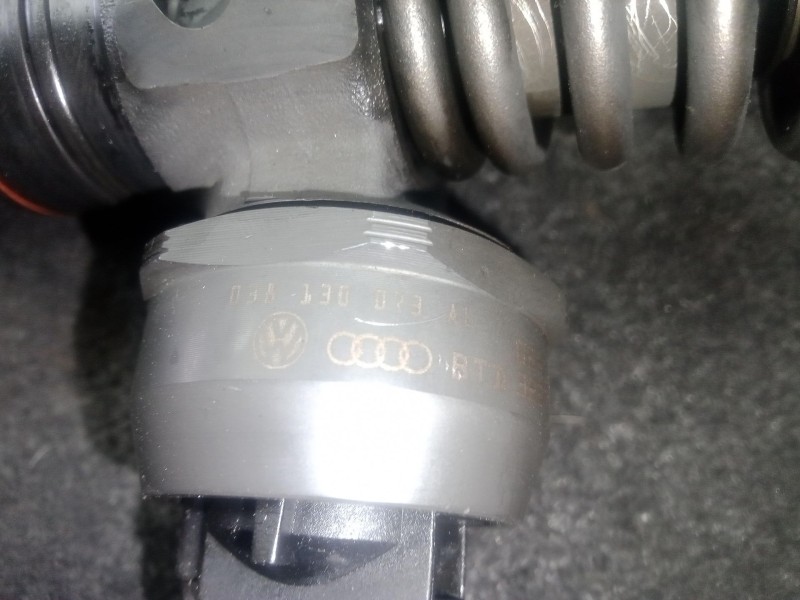 Recambio de inyector para seat ibiza iii (6l1) 1.9 tdi referencia OEM IAM 0414720039 - 038130073AL  BOSCH