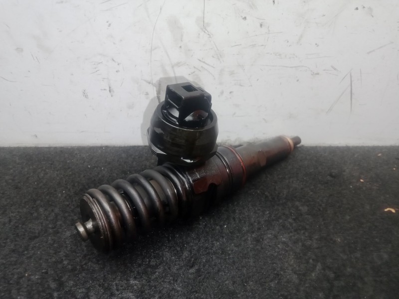 Recambio de inyector para seat ibiza iii (6l1) 1.9 tdi referencia OEM IAM 0414720039 - 038130073AL  BOSCH