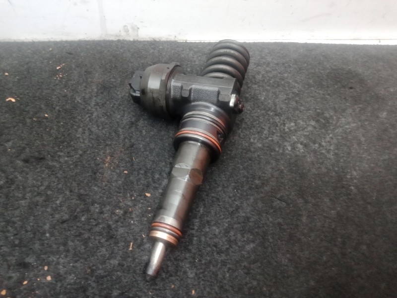 Recambio de inyector para seat ibiza iii (6l1) 1.9 tdi referencia OEM IAM 0414720039 - 038130073AL  BOSCH
