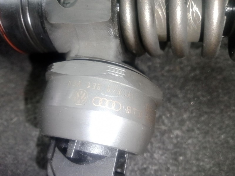 Recambio de inyector para seat ibiza iii (6l1) 1.9 tdi referencia OEM IAM 0414720039 - 038130073AL  BOSCH