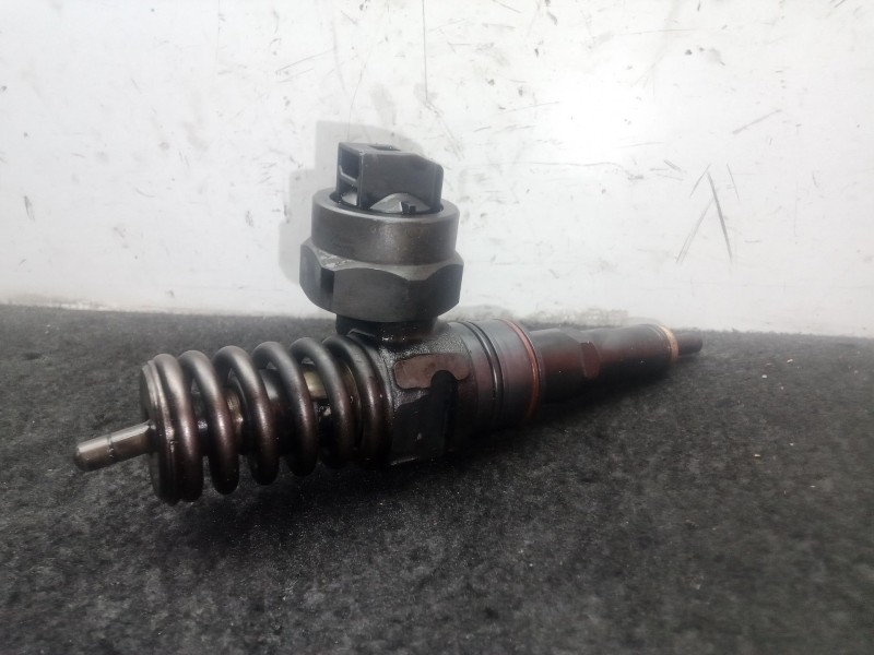 Recambio de inyector para volkswagen passat b5 (3b2) 1.9 tdi referencia OEM IAM 038130073F - 0414720007  BOSCH