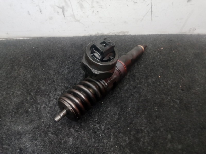 Recambio de inyector para volkswagen passat b5 (3b2) 1.9 tdi referencia OEM IAM 038130073F - 0414720007  BOSCH