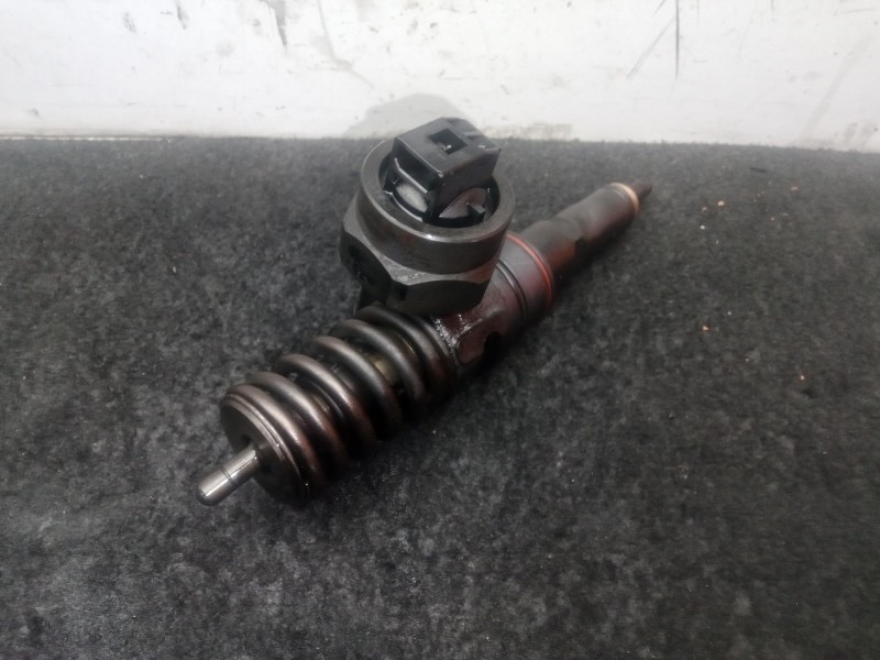 Recambio de inyector para volkswagen passat b5 (3b2) 1.9 tdi referencia OEM IAM 038130073F - 0414720007  BOSCH