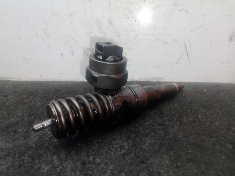 Recambio de inyector para volkswagen passat b5 (3b2) 1.9 tdi referencia OEM IAM 038130073F - 0414720007  BOSCH