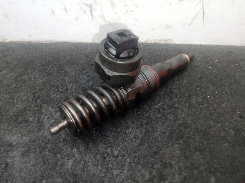 Recambio de inyector para volkswagen passat b5 (3b2) 1.9 tdi referencia OEM IAM 038130073F - 0414720007  BOSCH