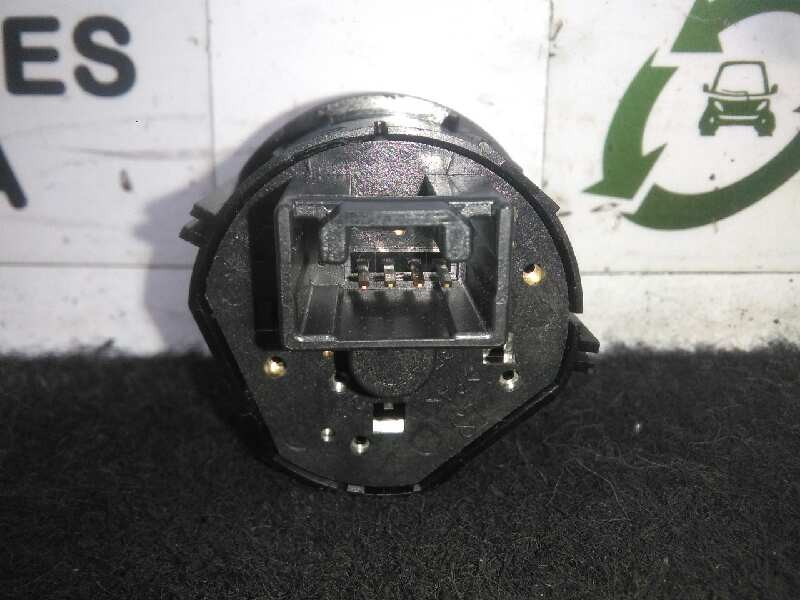 Recambio de interruptor para toyota land cruiser (j15) 3.0 turbodiesel cat referencia OEM IAM 8422360020 4.PINES CONTROL.TRACCIO