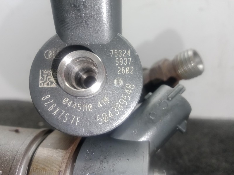 Recambio de inyector para iveco daily vi furgoneta 33s12, 35s12, 35c12 referencia OEM IAM 0445110418 - 504389548  BOSCH